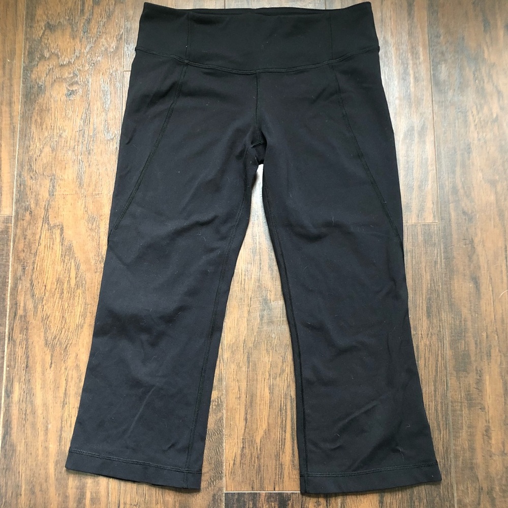 Black lululemon crop yoga leggings